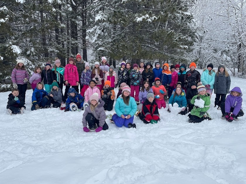 3rd grade snowshoeing group