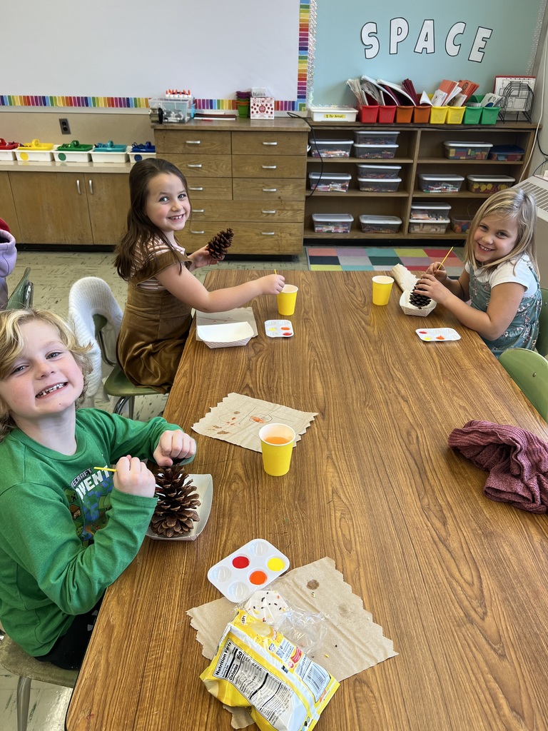 We had a fun November story and craft class. We read “How to Catch a Turkey” and made pinecone turkeys!   Happy Thanksgiving! 
